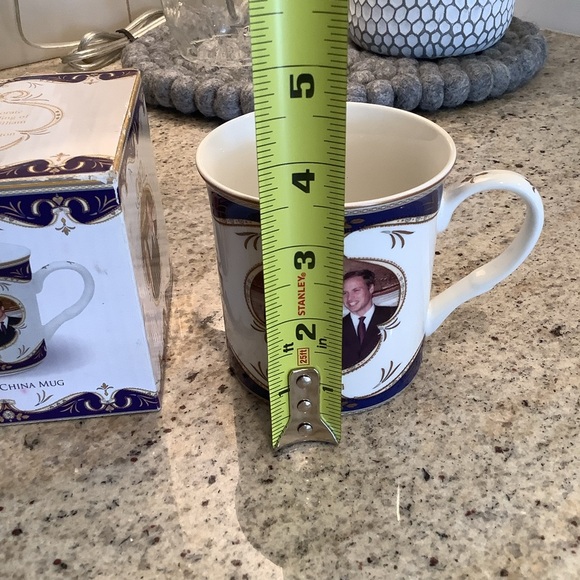 2011 Prince William and Kate Coffee Cup/Mug - Picture 5 of 5